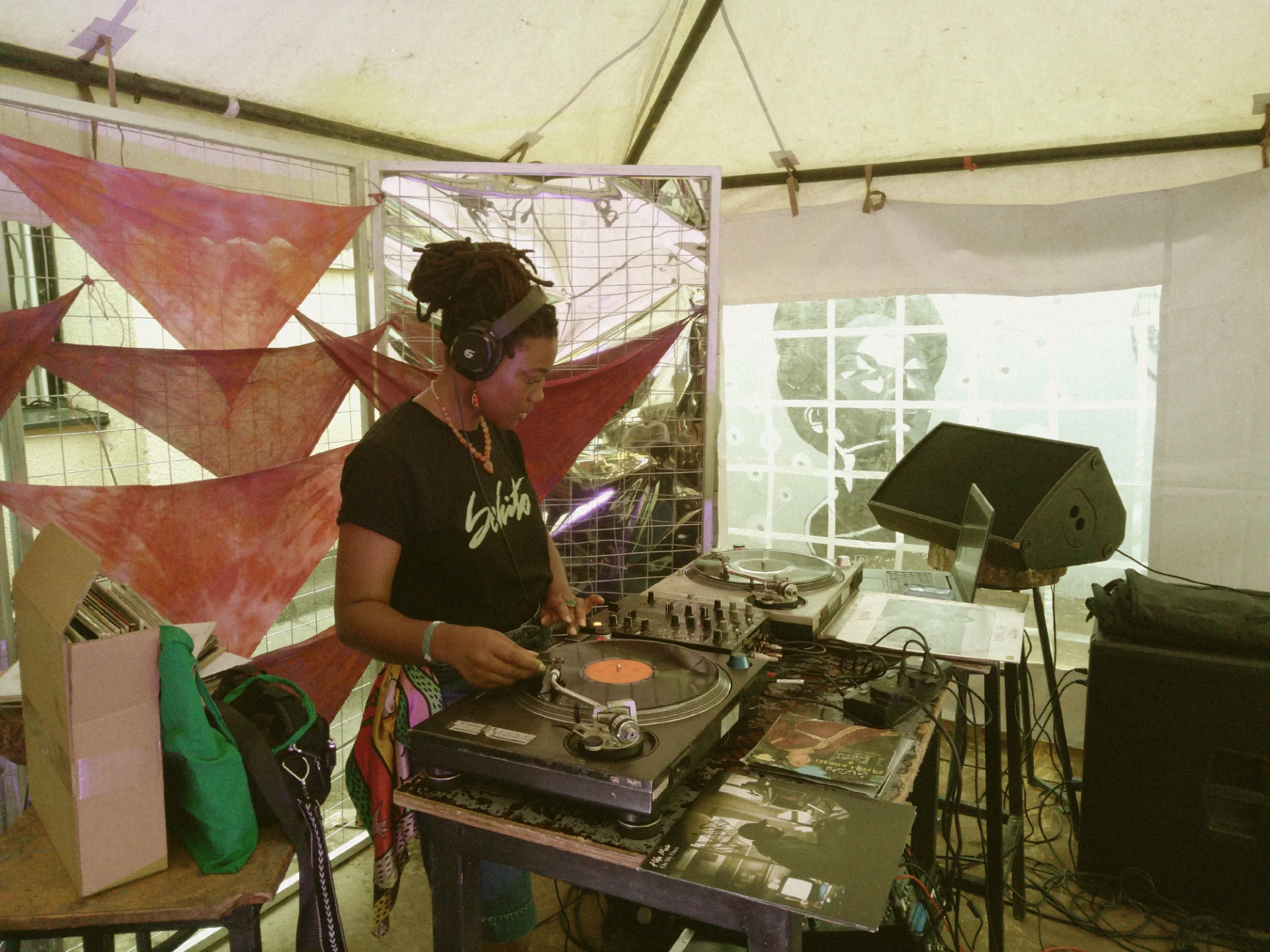 Faces At Kilele